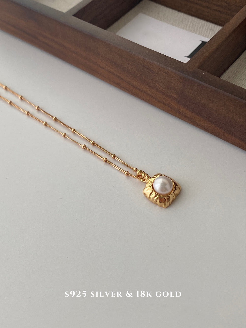 Square freshwater pearl choke necklace