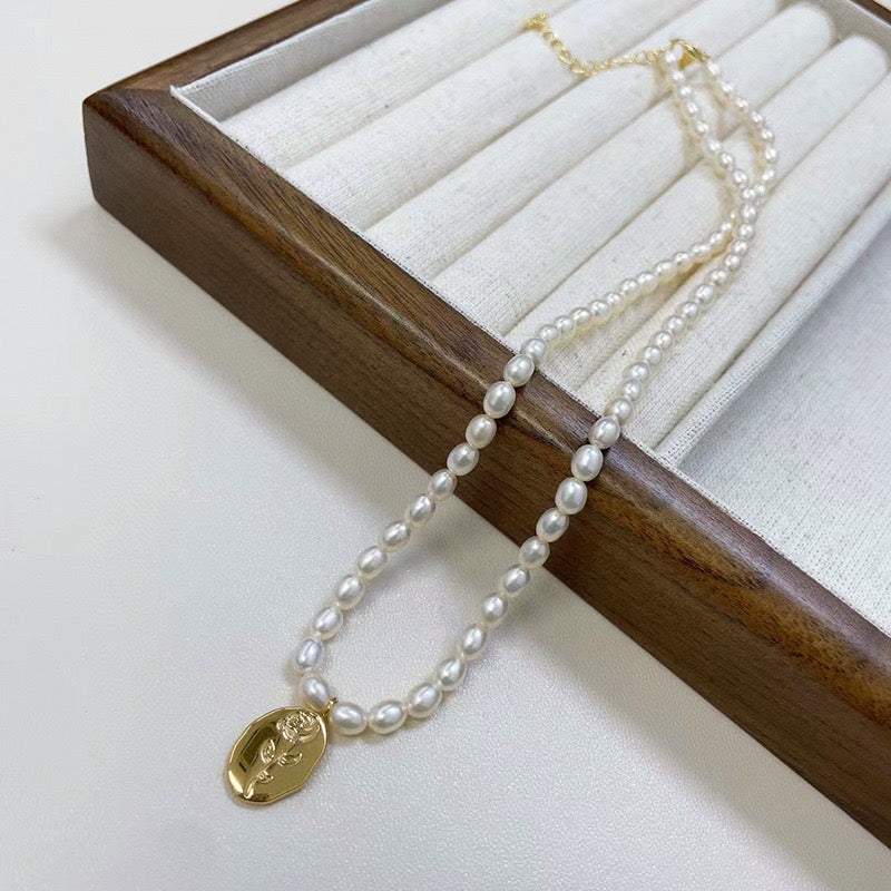 Baroque pearl necklace with flower 18k gold