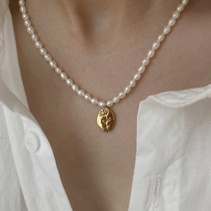 Baroque pearl necklace with flower 18k gold